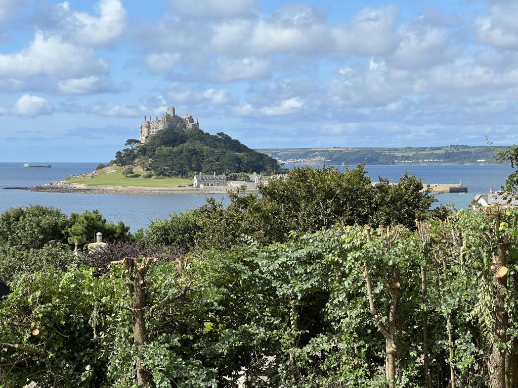 Lot: 125 - DETACHED HOUSE WITH VIEWS ACROSS MOUNT'S BAY AND ST MICHAEL'S MOUNT - View from the front